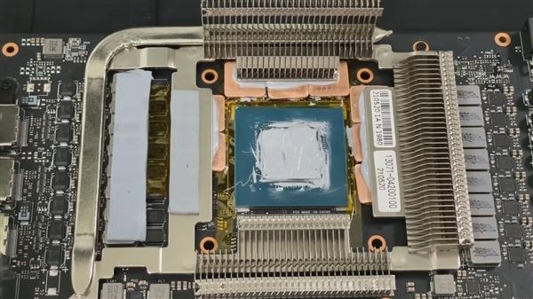 RTX 30顯卡改裝銅片散熱:顯存溫度暴降20%