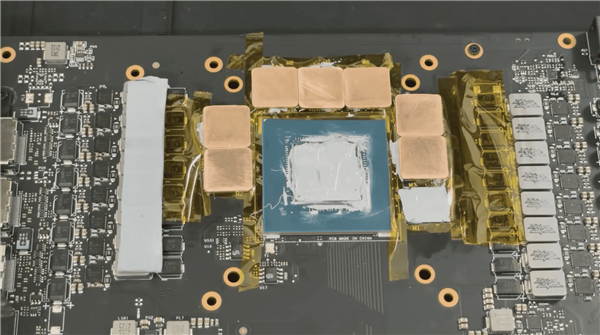 RTX 30顯卡改裝銅片散熱:顯存溫度暴降20%